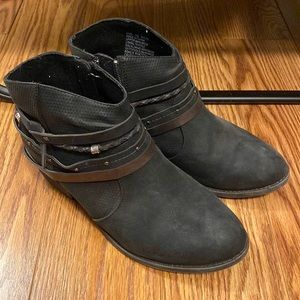 SO brand ankle boots